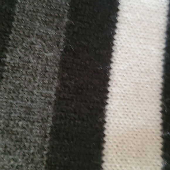 U.S. Polo Assn. Sweater - Picture 7 of 9